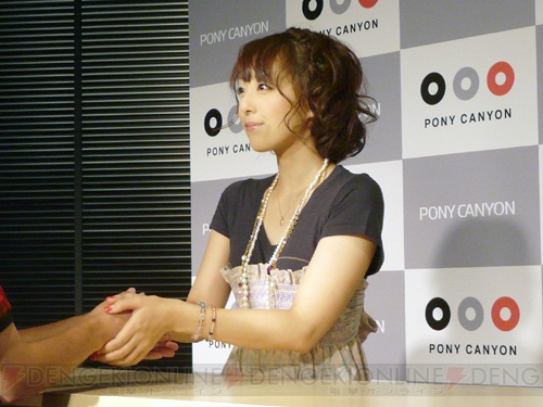 1stシングル『update』の発売を記念した声優・加藤英美里さんの握手会をレポ！