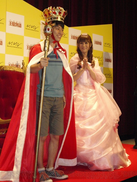 椿姫彩菜さんが王冠を授与！ 2,484名の応募者から『王様物語』の王様が決定