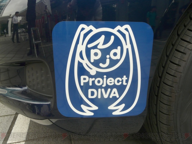『初音ミク -Project DIVA-』ヒット祈願！ 藤田咲さんも駆け付けた痛車出陣式