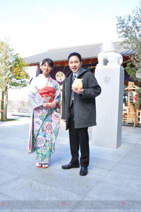 主演の桜庭ななみさんと松山洋監督が赤城神社で『ドットハック セカイの向こうに』ヒット祈願